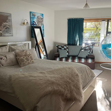 Breakfast At Tiffanys Bed & Breakfast Queenstown Bagian luar foto